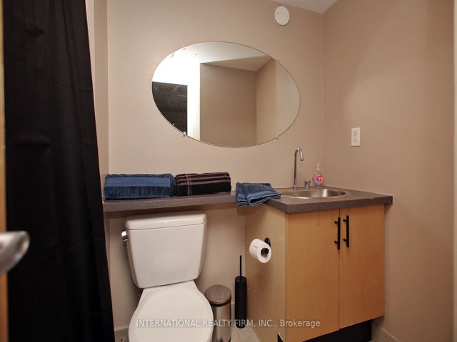 408 - 800 King St W