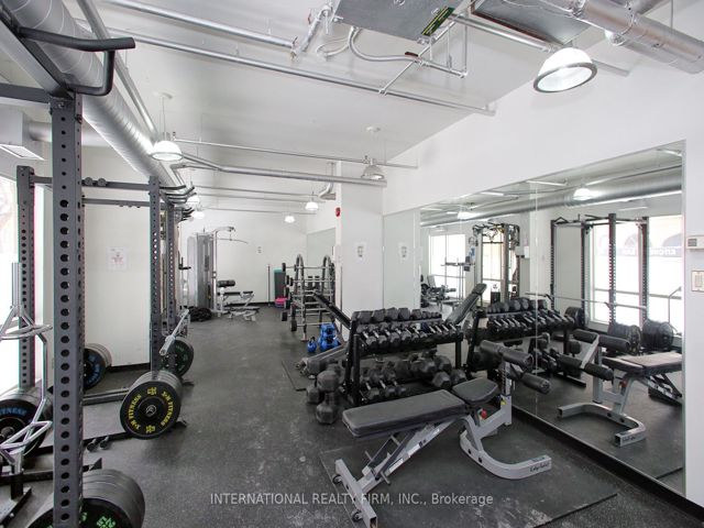 408 - 800 King St W