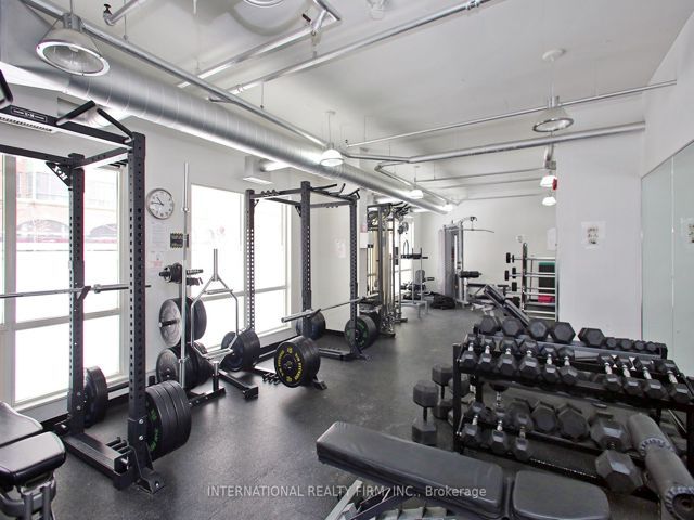 408 - 800 King St W