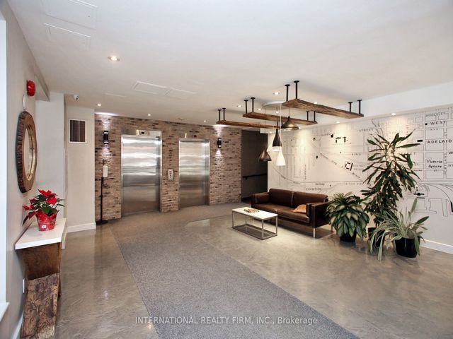 408 - 800 King St W