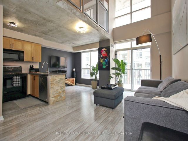408 - 800 King St W
