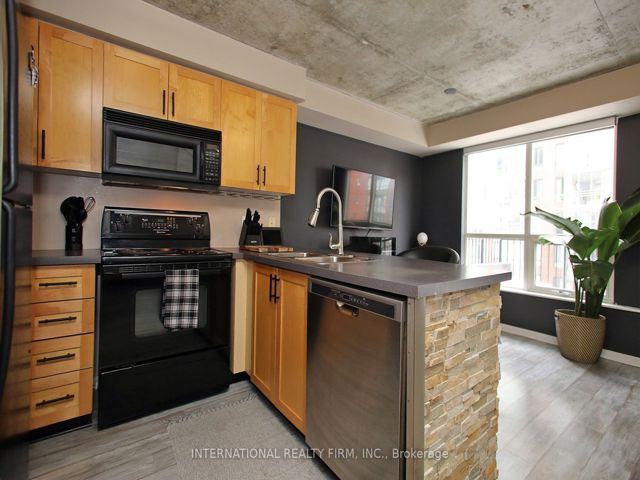 408 - 800 King St W