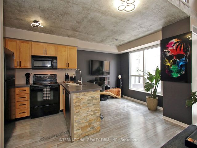 408 - 800 King St W