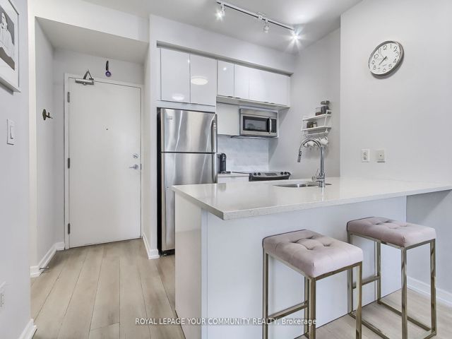 517 - 62 Forest Manor Rd