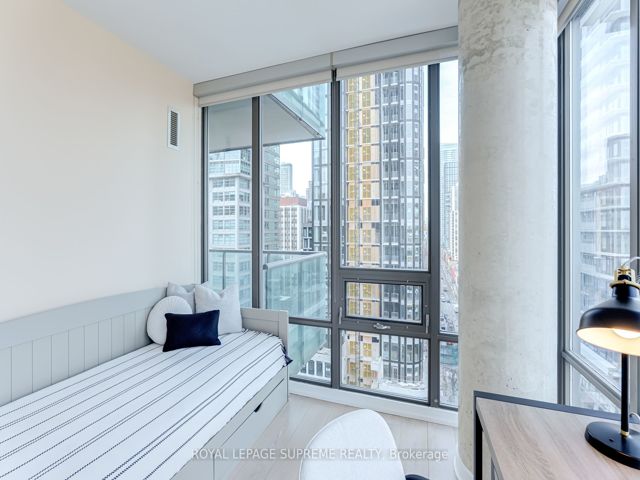 1506 - 33 Lombard St