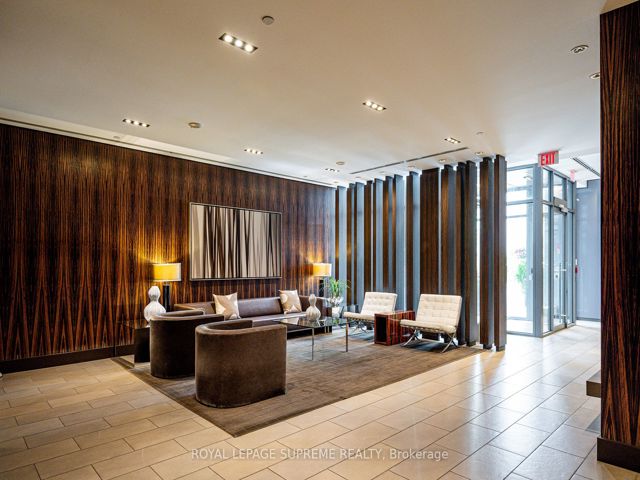1506 - 33 Lombard St