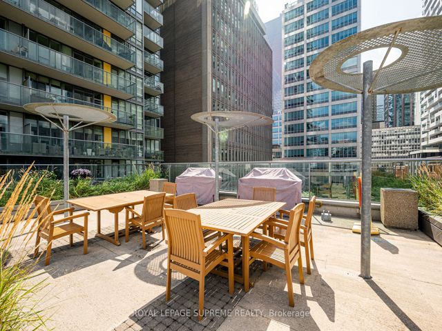1506 - 33 Lombard St