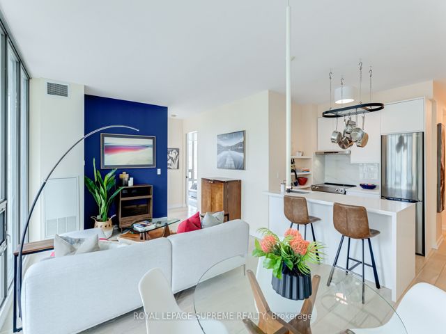1506 - 33 Lombard St