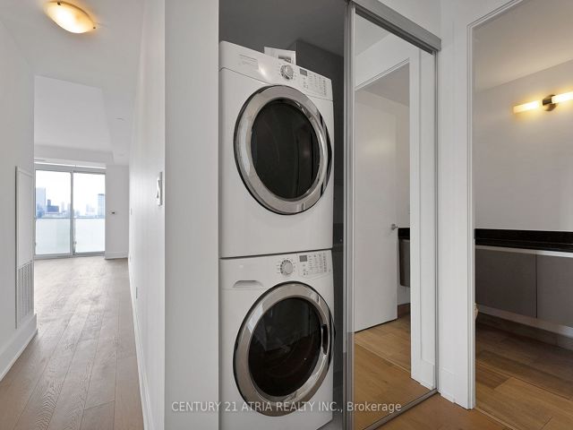 3002 - 200 Bloor St W