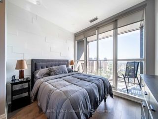 PH14 - 320 Richmond St E