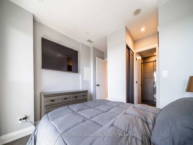 PH14 - 320 Richmond St E