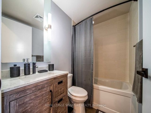 PH14 - 320 Richmond St E