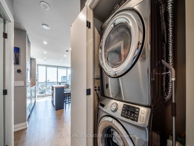 PH14 - 320 Richmond St E