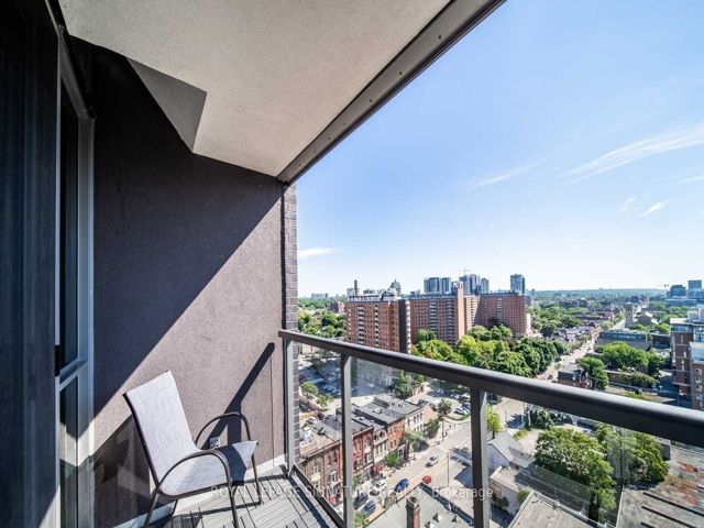 PH14 - 320 Richmond St E
