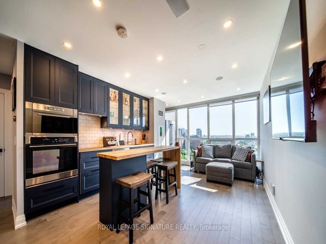 PH14 - 320 Richmond St E