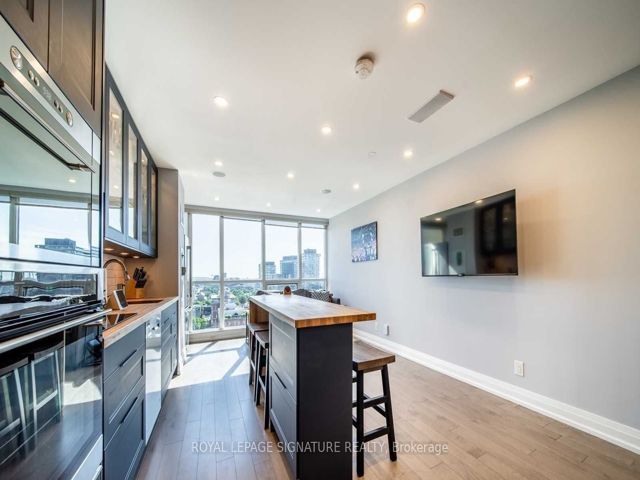 PH14 - 320 Richmond St E