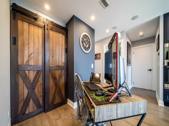 PH14 - 320 Richmond St E