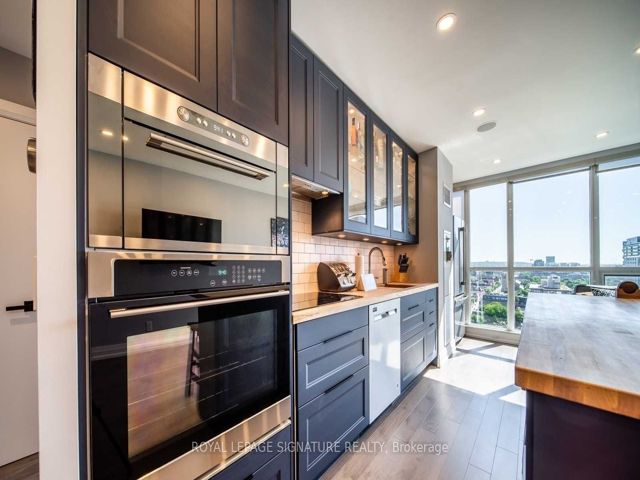 PH14 - 320 Richmond St E