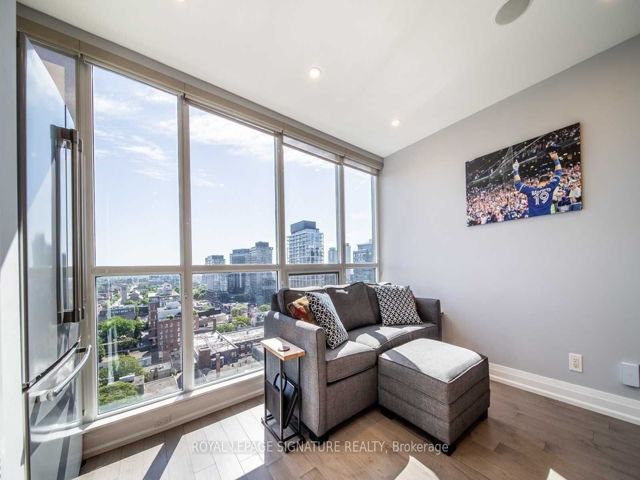 PH14 - 320 Richmond St E