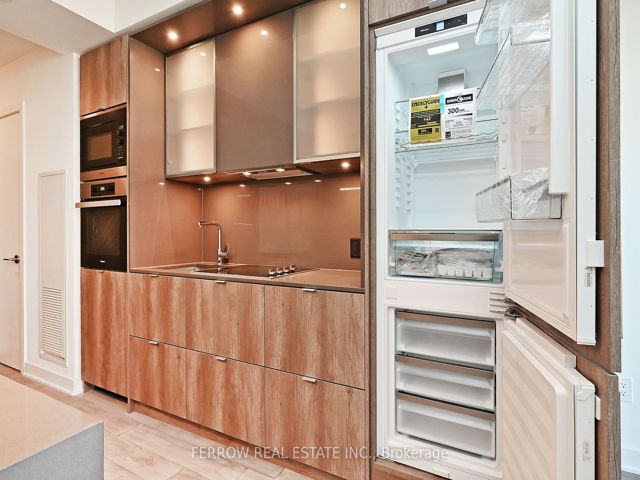 1304 - 11 Yorkville Ave