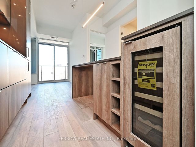 1304 - 11 Yorkville Ave