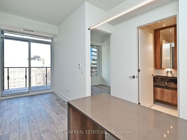 1304 - 11 Yorkville Ave