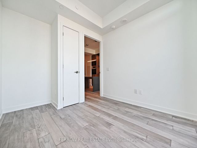1304 - 11 Yorkville Ave