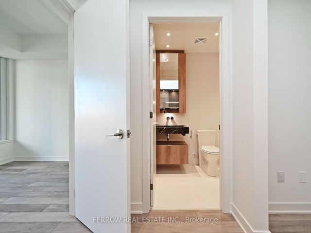1304 - 11 Yorkville Ave
