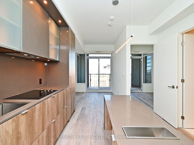 1304 - 11 Yorkville Ave