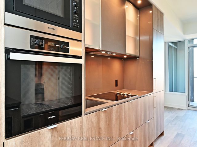 1304 - 11 Yorkville Ave