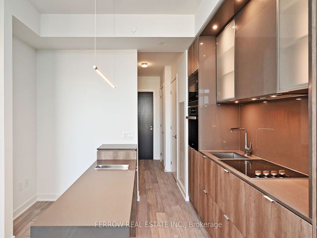 1304 - 11 Yorkville Ave