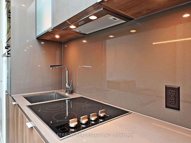 1304 - 11 Yorkville Ave