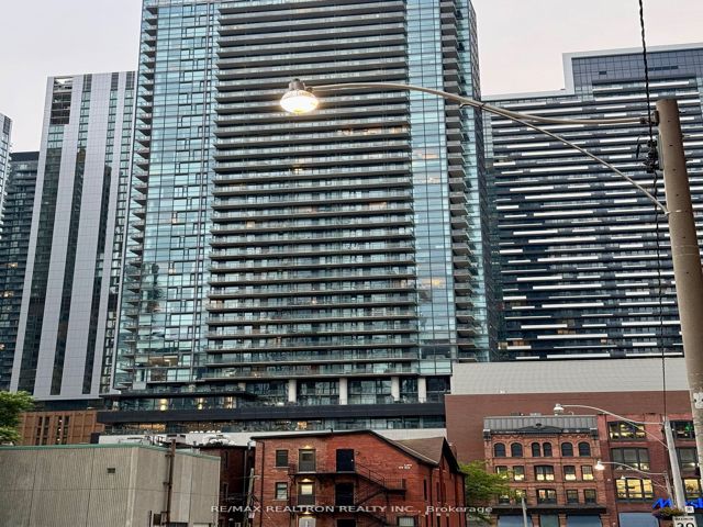 1607 - 290 Adelaide St W