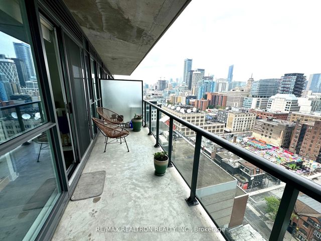 1607 - 290 Adelaide St W