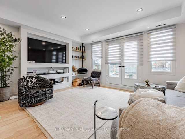 PH 19 - 500 Richmond St W