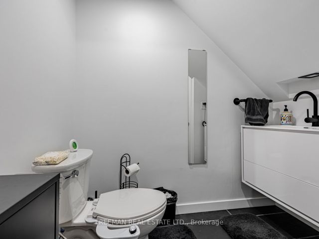 PH 19 - 500 Richmond St W