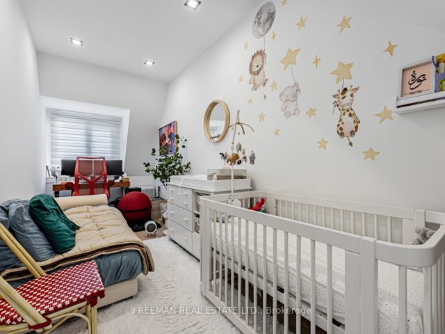 PH 19 - 500 Richmond St W