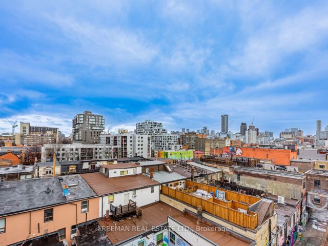 PH 19 - 500 Richmond St W