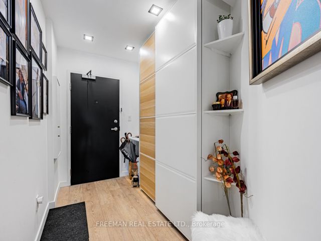 PH 19 - 500 Richmond St W