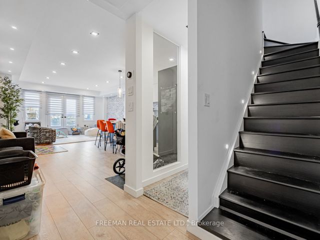 PH 19 - 500 Richmond St W