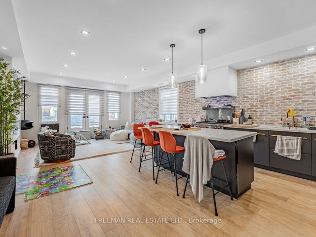 PH 19 - 500 Richmond St W
