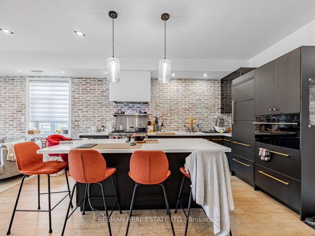 PH 19 - 500 Richmond St W