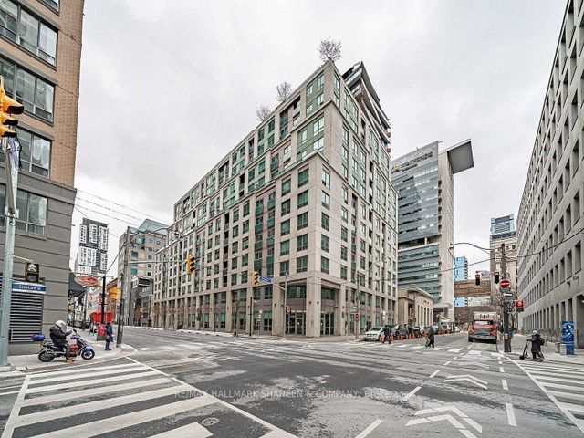 917 - 168 Simcoe St W