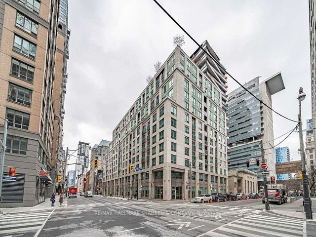 917 - 168 Simcoe St W
