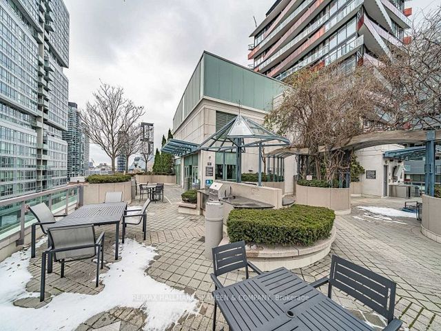 917 - 168 Simcoe St W
