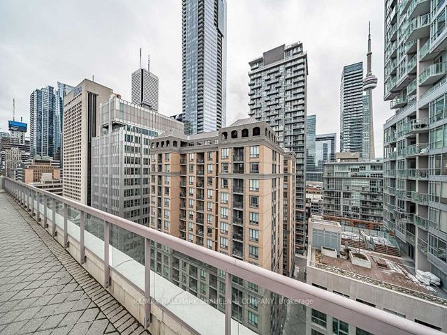 917 - 168 Simcoe St W