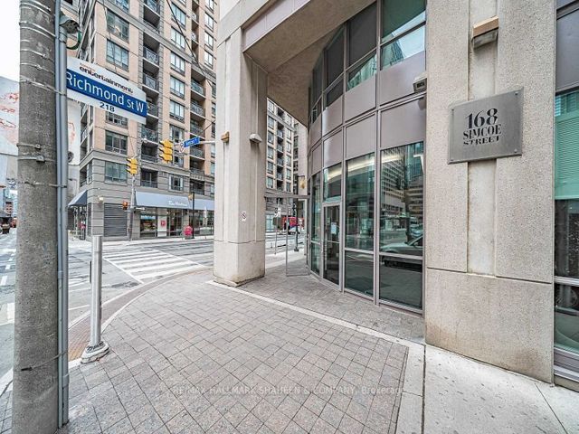 917 - 168 Simcoe St W