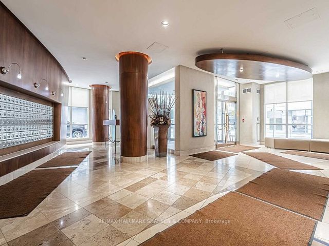 917 - 168 Simcoe St W