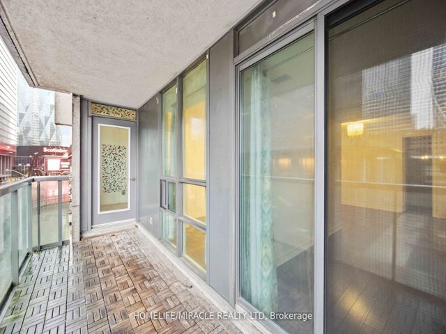 302 - 30 Grand Trunk Cres