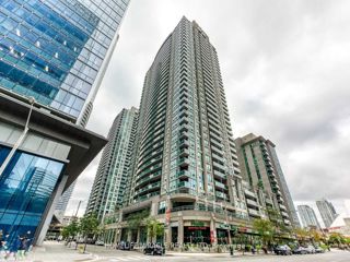 302 - 30 Grand Trunk Cres